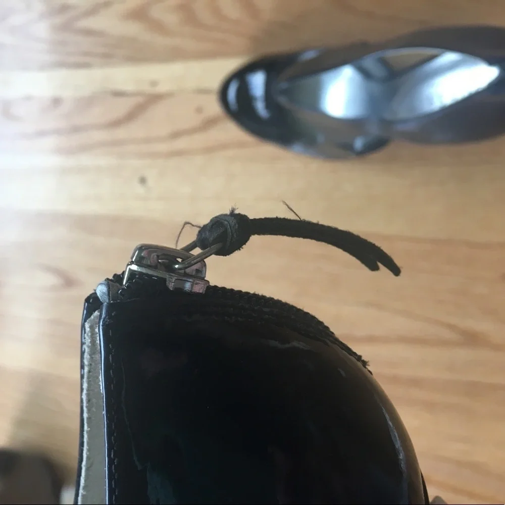 Guess black patent leather heels